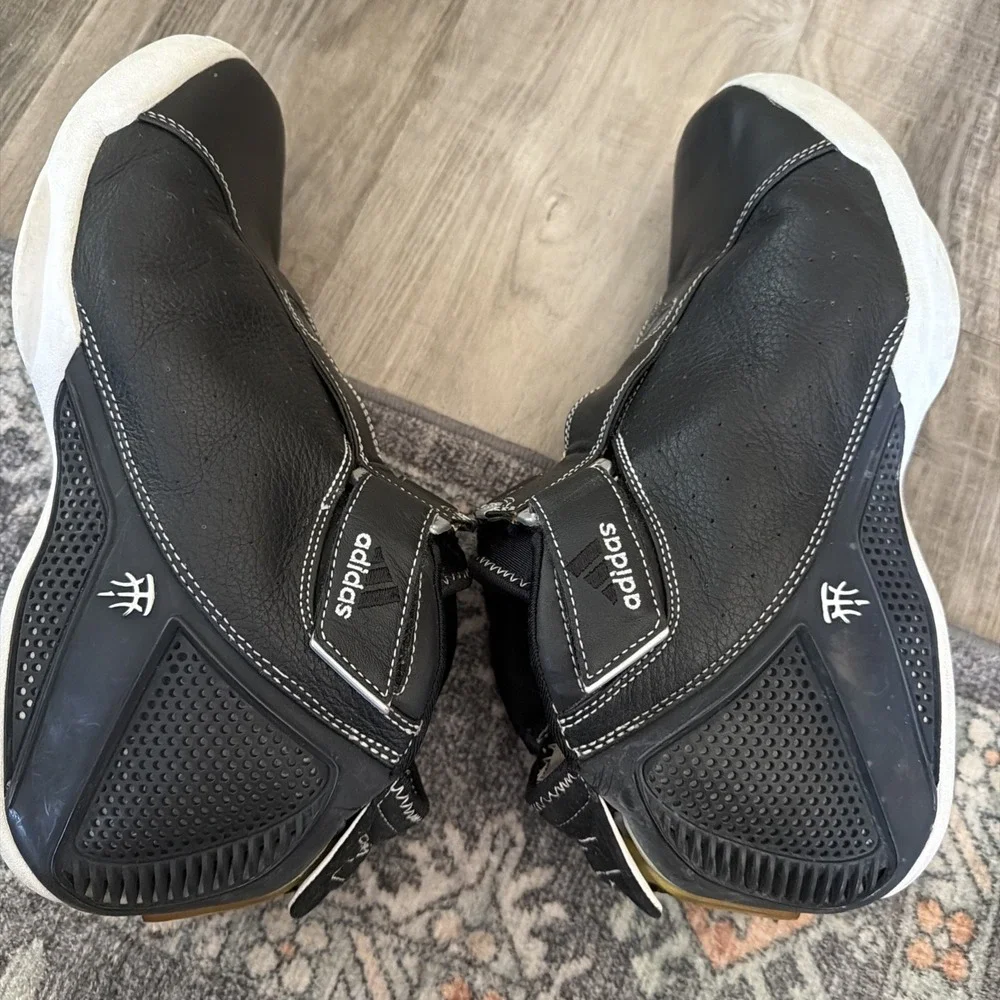 Black Adidas TMAC 4 size Men's 7 - 2004 - EUC - Clips Still Attached